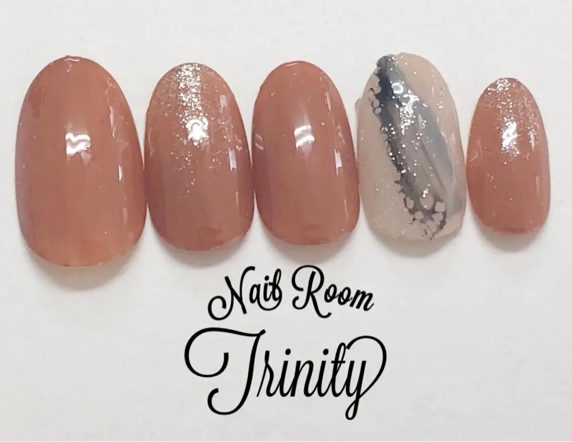 ネイル ハンドネイル Trinity ネイリストスタッフのネイルデザイン