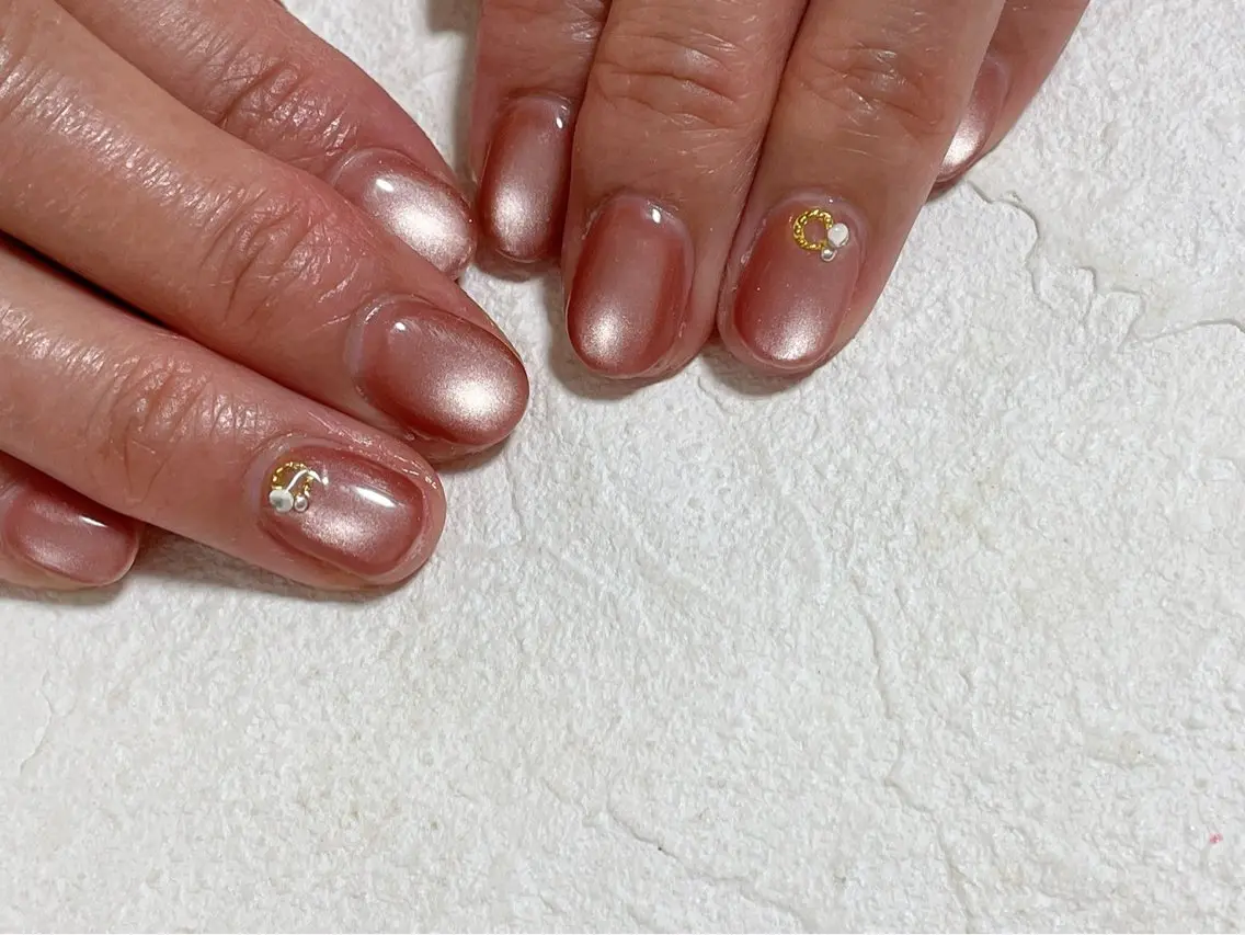ネイル オーロラネイル フットネイル フレンチネイル ジェルネイル マグネットネイル mogunail &blowのネイルデザイン