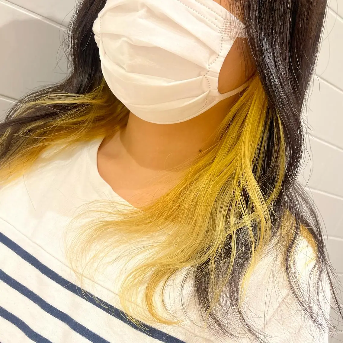 ミディアム カラー ハイトーンカラー インナーカラー イエローカラー lien ヒジリのヘアスタイル