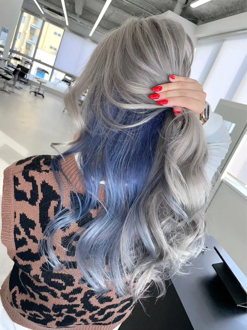 ロング カラー ブリーチ インナーカラー ヘアカラー 齋藤 梨乃のヘアスタイル