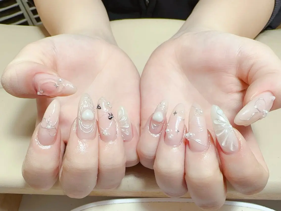 ネイル ハンドネイル NAIL CIRCLESのネイルデザイン