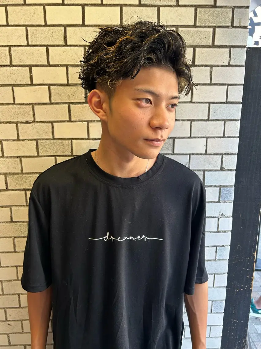 ショート カラー パーマ メンズ メンズブリーチ メンズハイライト メンズインナーカラー メンズパーマ プードルパーマ 💈メンズ短髪特化 ✂︎伊藤大輝💈のヘアスタイル
