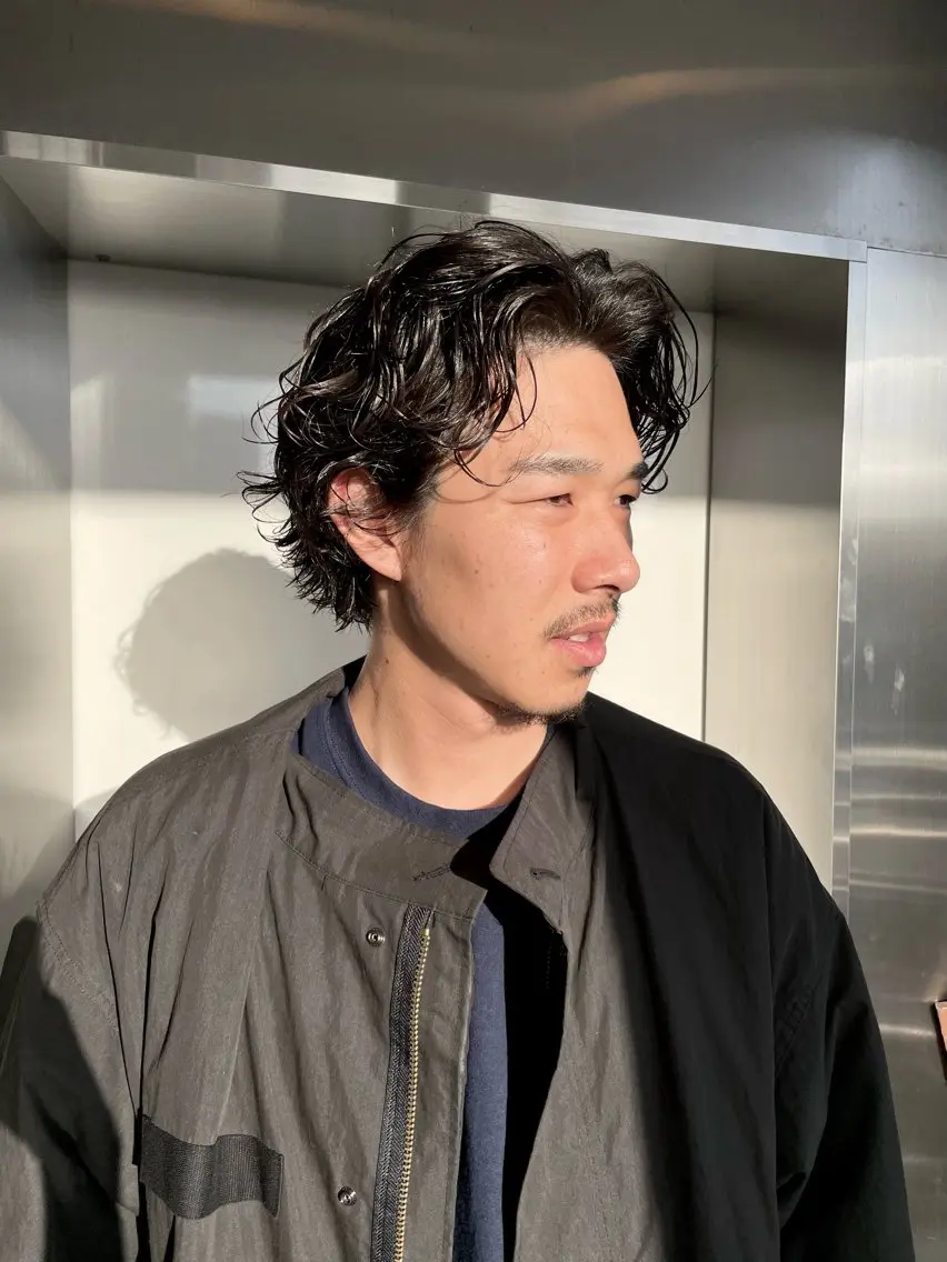 ミディアム パーマ メンズ ミディアムパーマ メンズパーマ カット パーマ トリートメント 俵 知広のヘアスタイル
