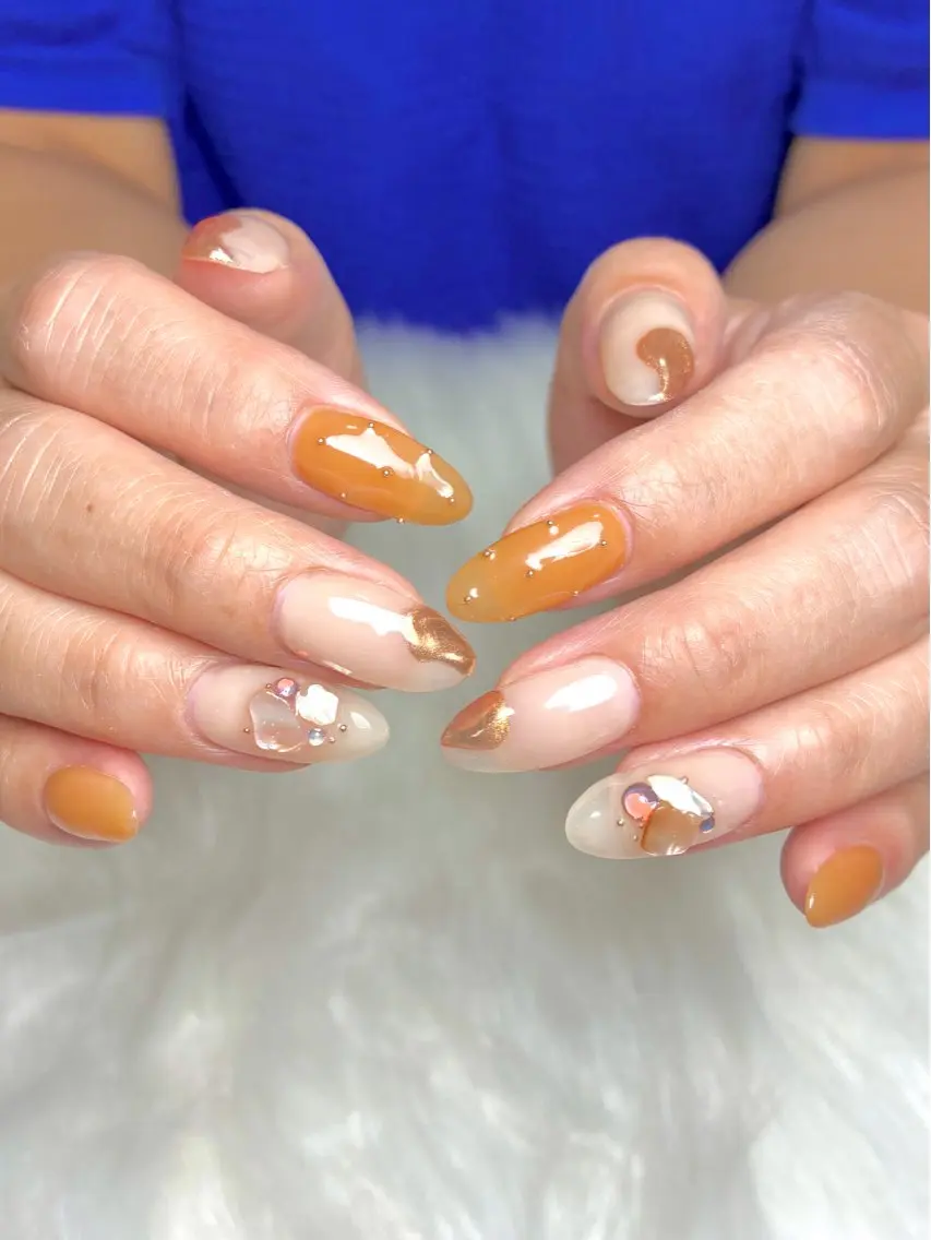 ネイル アートネイル ゴールド ラメ(グリッター) ハンドネイル Salon de Nailymoreのネイルデザイン