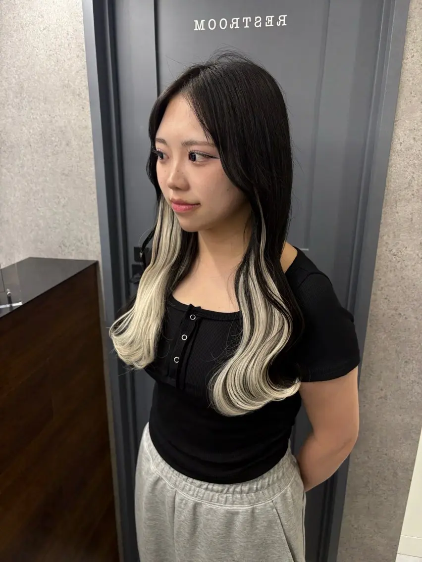ロング カラー 黒髪 インナーカラー ボブ エクステ ロング エクステ ENA💗NEXT /ハイトーンエクステのヘアスタイル