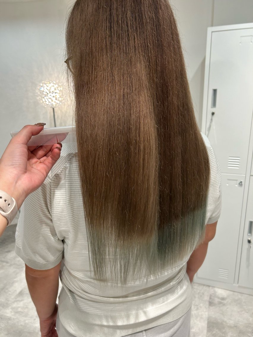 ロング カラー ヘアアレンジ ベージュカラー ブリーチ ブルーカラー ケアブリーチ 透明感カラー ヘアカラー トリートメント 梅木李奈🍒府中/ レイヤー透明感カラーのヘアスタイル