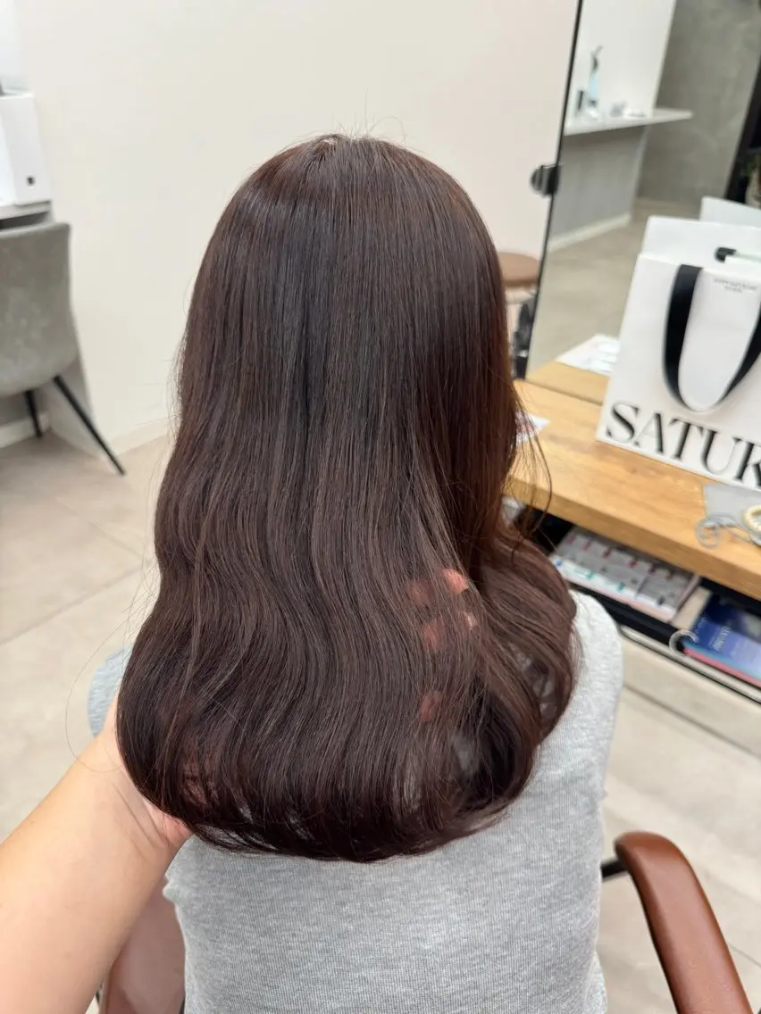 ミディアム おかの まひろのヘアスタイル