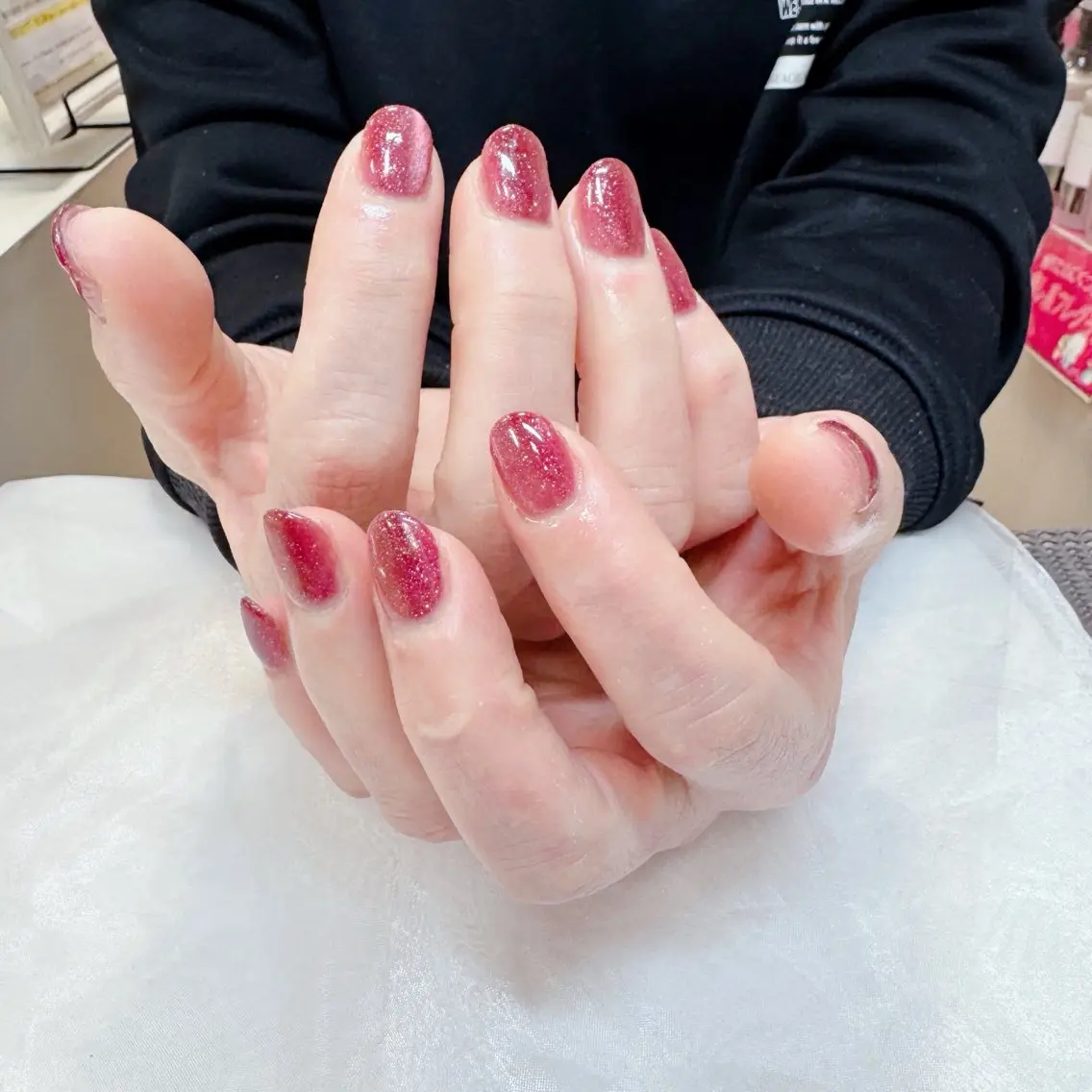 ネイル キラキラネイル マグネットネイル 赤色 maruyasu. yのネイルデザイン