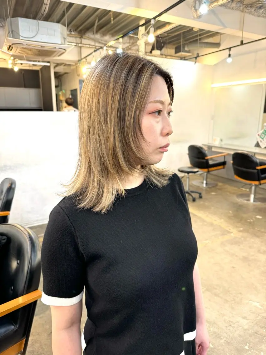 ミディアム カット ヘアカラー ✂韓国レイヤー 🦋みやび🪽のヘアスタイル