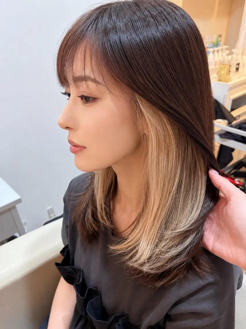 ミディアム カラー 舩坂 友賀のヘアスタイル
