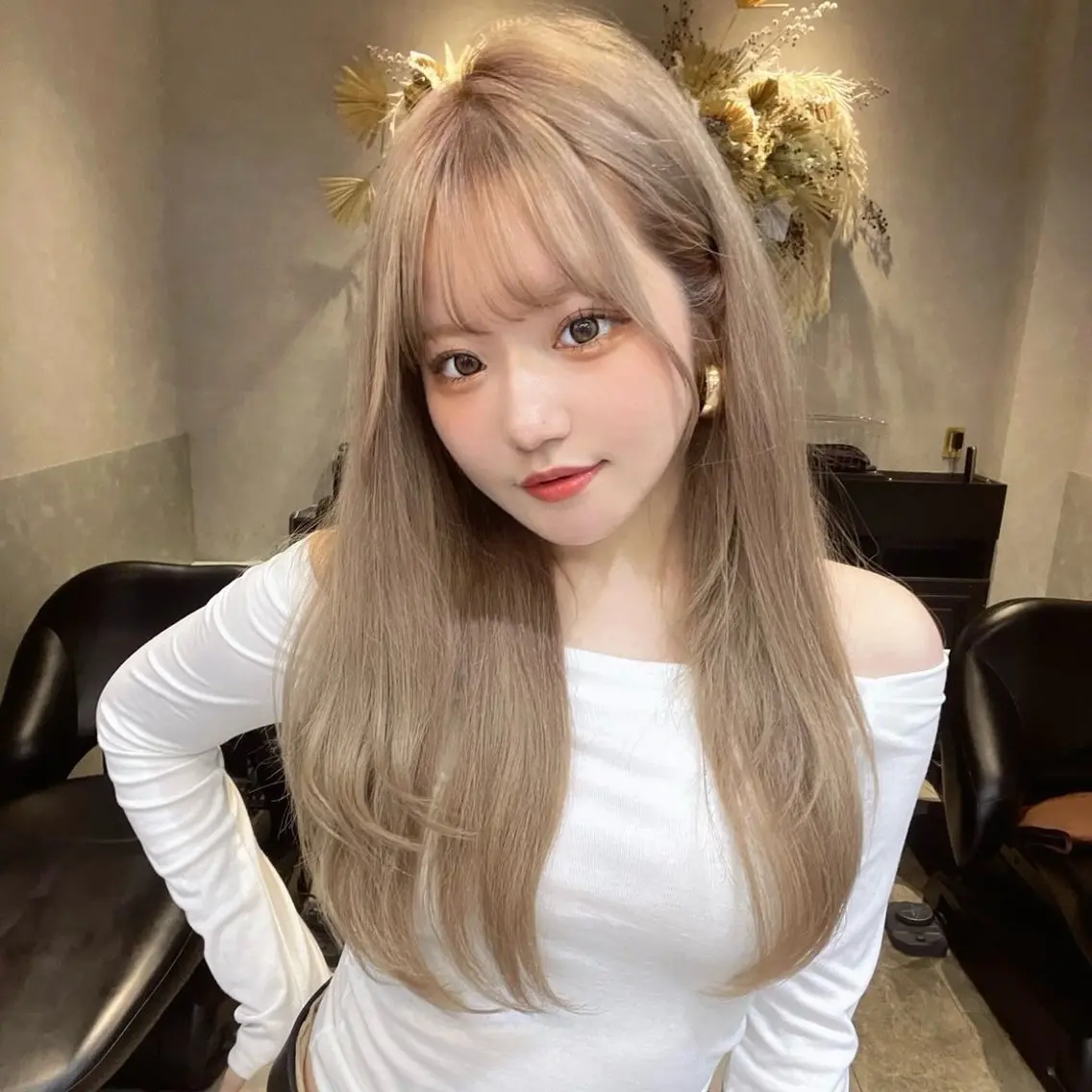 ロング カラー ヘアカラー トリートメント Lond Le'a /ハイトーンカラーのヘアスタイル