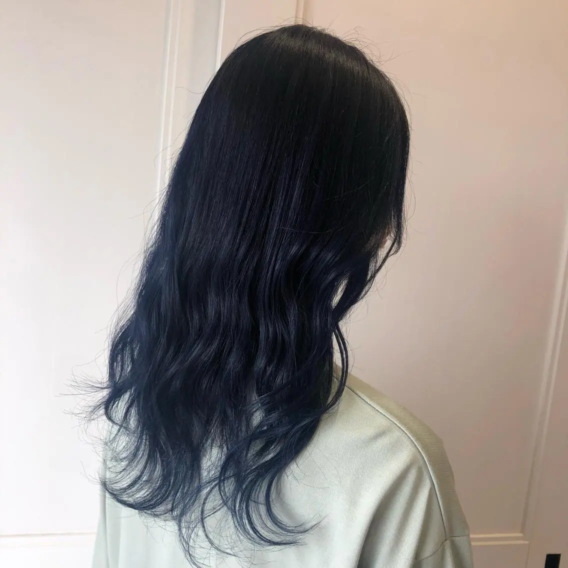 ロング カラー ブリーチ ネイビーカラー ヘアカラー 中島 沙也加のヘアスタイル