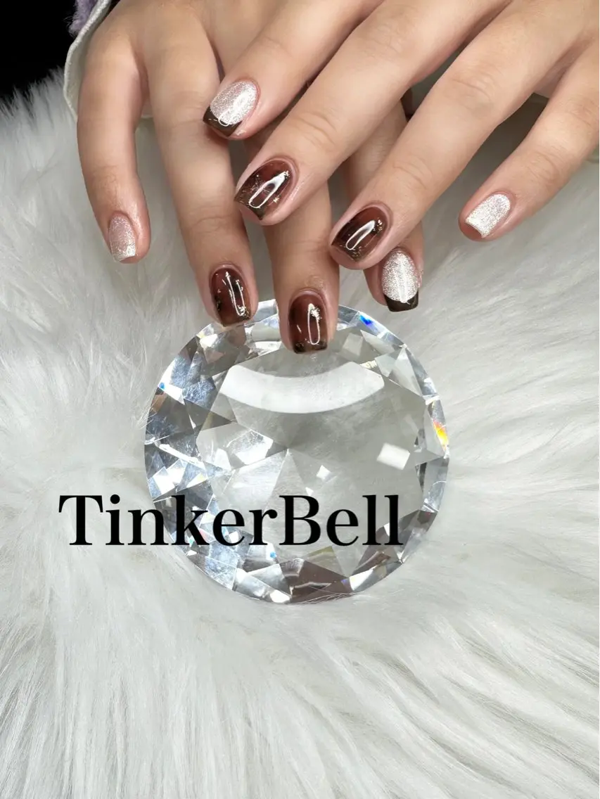 ネイル ブラウン フレンチネイル マグネットネイル マグネットフレンチ ハンドネイル Tinker Bellのネイルデザイン