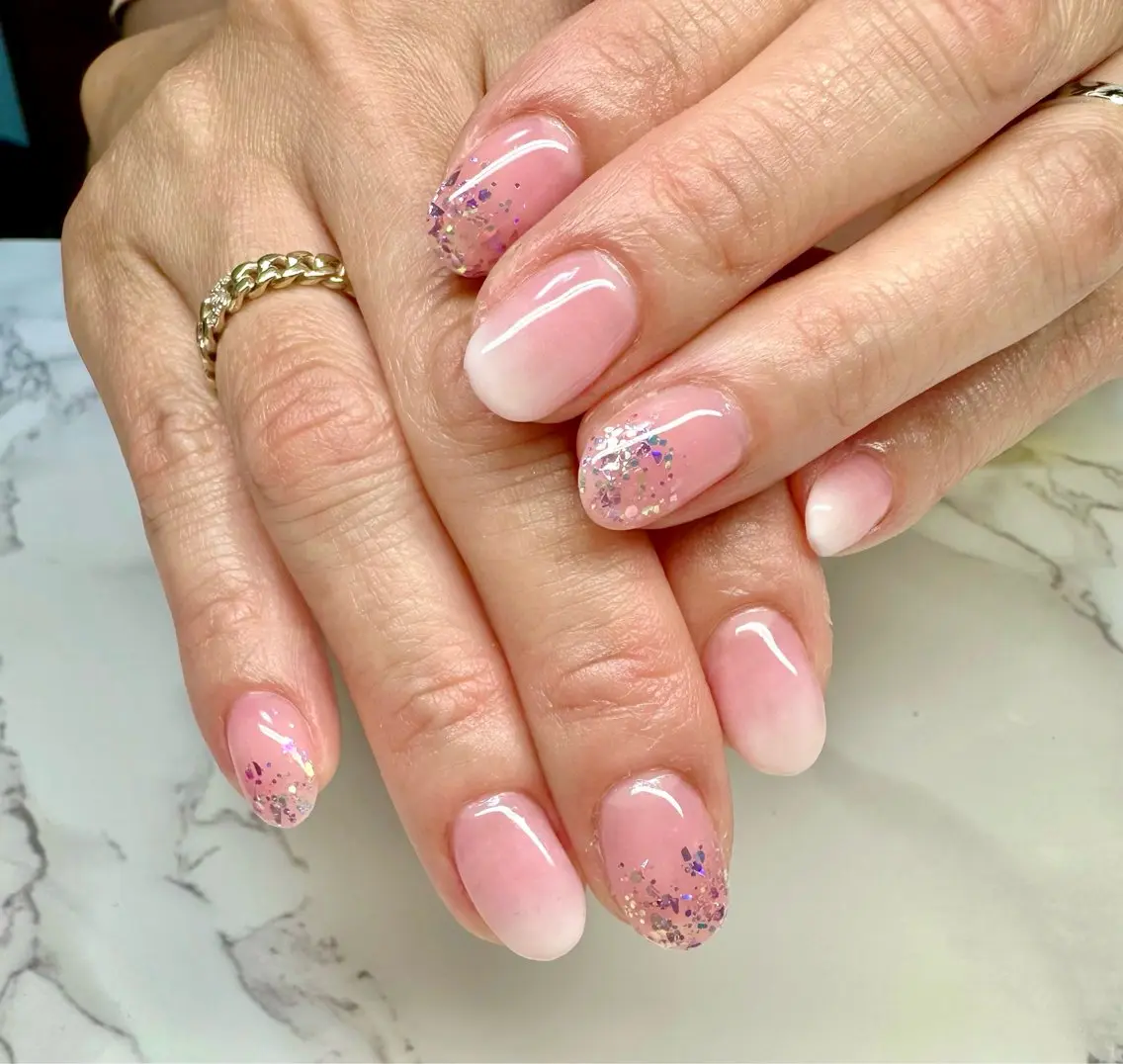 ネイル オーロラネイル フレンチネイル キラキラネイル ラメ(グリッター) ラメグラデーション Mai’s nailのネイルデザイン