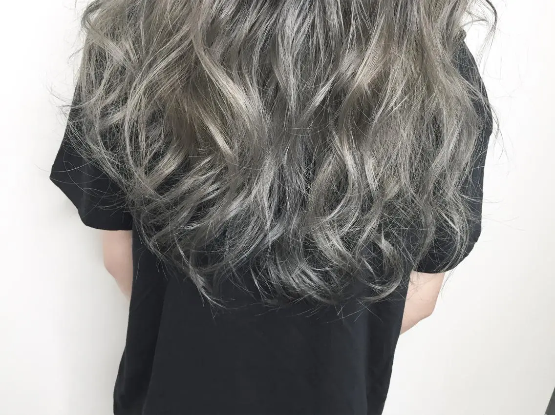 ロング カラー グラデーションカラー グレージュ ✂️小顔カット✂️ 山本有紀のヘアスタイル