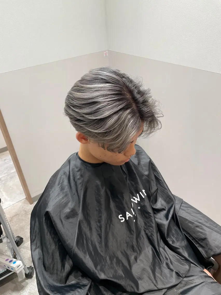 カラー メンズ メンズバレイヤージュ メンズブリーチ バレイヤージュ ブリーチ カット ヘアカラー 飽田 優人のヘアスタイル