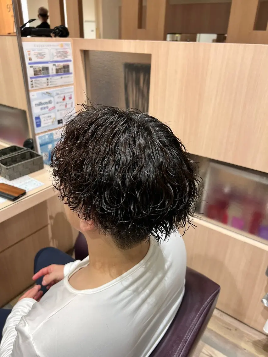 ショート パーマ メンズ メンズパーマ 波巻きパーマ カット パーマ 黒沢 航汰のヘアスタイル