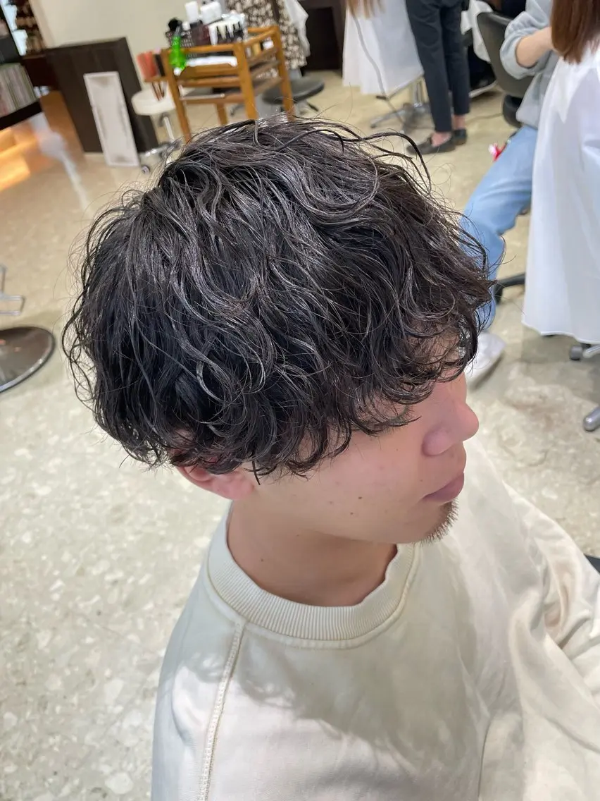 パーマ メンズ マッシュ メンズパーマ 波巻きパーマ 小島 海斗のヘアスタイル