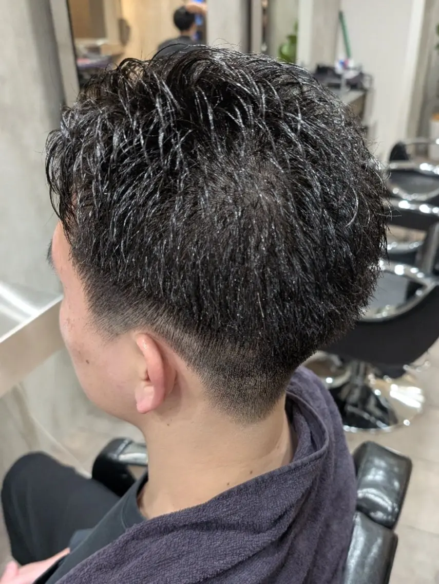 ショート メンズ 刈り上げ かきあげバング カット QOL札幌YUTO （旧QOL円山）のヘアスタイル
