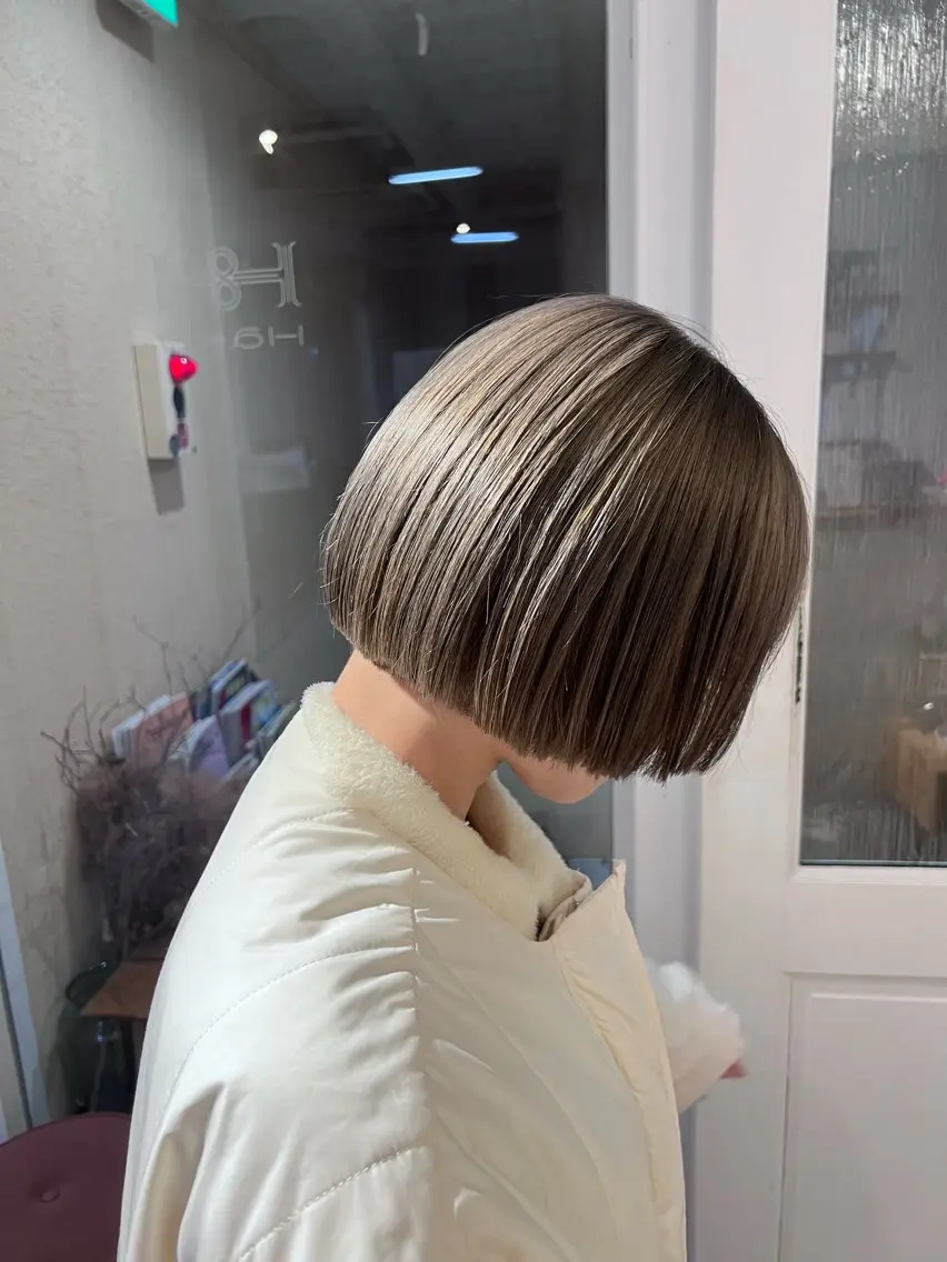 ショート カラー ベージュカラー 透明感カラー ハイトーンカラー オリーブベージュ ボブ カット rina/似合わせ/ 透明感/髪質改善のヘアスタイル