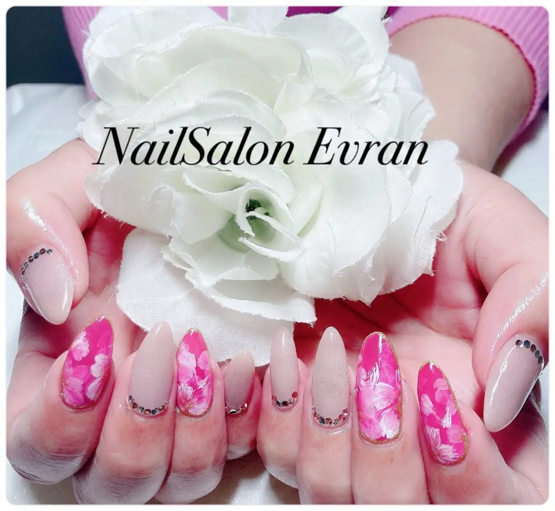 ネイル アートネイル フレンチネイル マグネットネイル 持ち込み ニュアンスネイル ハンドネイル Nail salon Evranのネイルデザイン