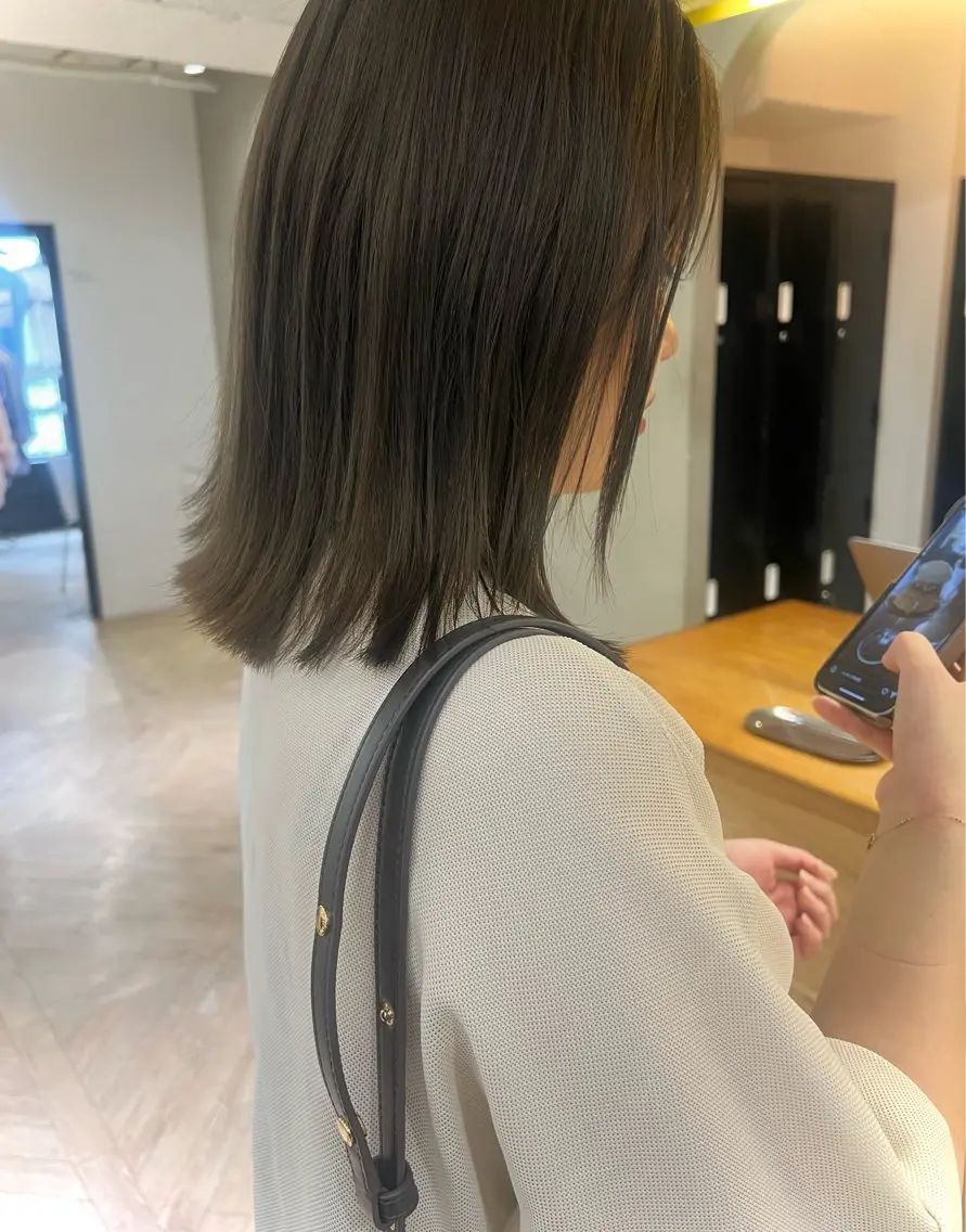ミディアム カット ヘアカラー トリートメント 似合わせレイヤー ＆縮毛矯正のヘアスタイル
