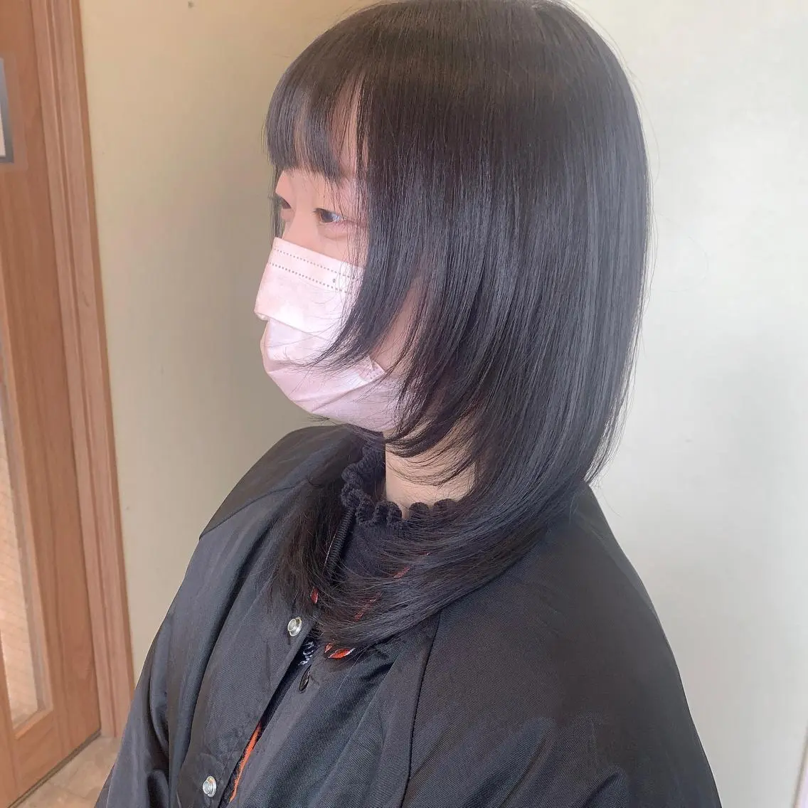 セミロング カット NUMBER_ ユイナのヘアスタイル