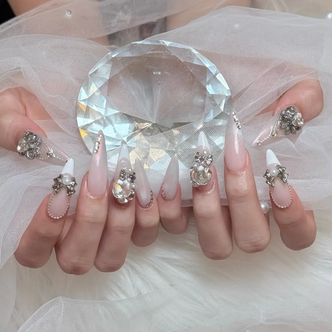 ネイル チークネイル ドット フットネイル フレンチネイル グラデーション ハンドネイル ハンドケア Nihonthy Nail 新宿のネイルデザイン