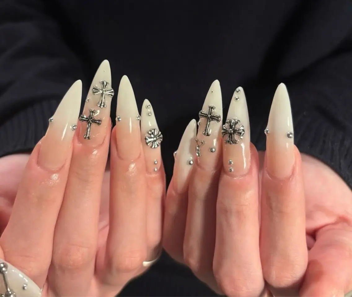 ネイル グラデーション キラキラネイル ワンカラーネイル 冬ネイル Jenn Nail Salonのネイルデザイン