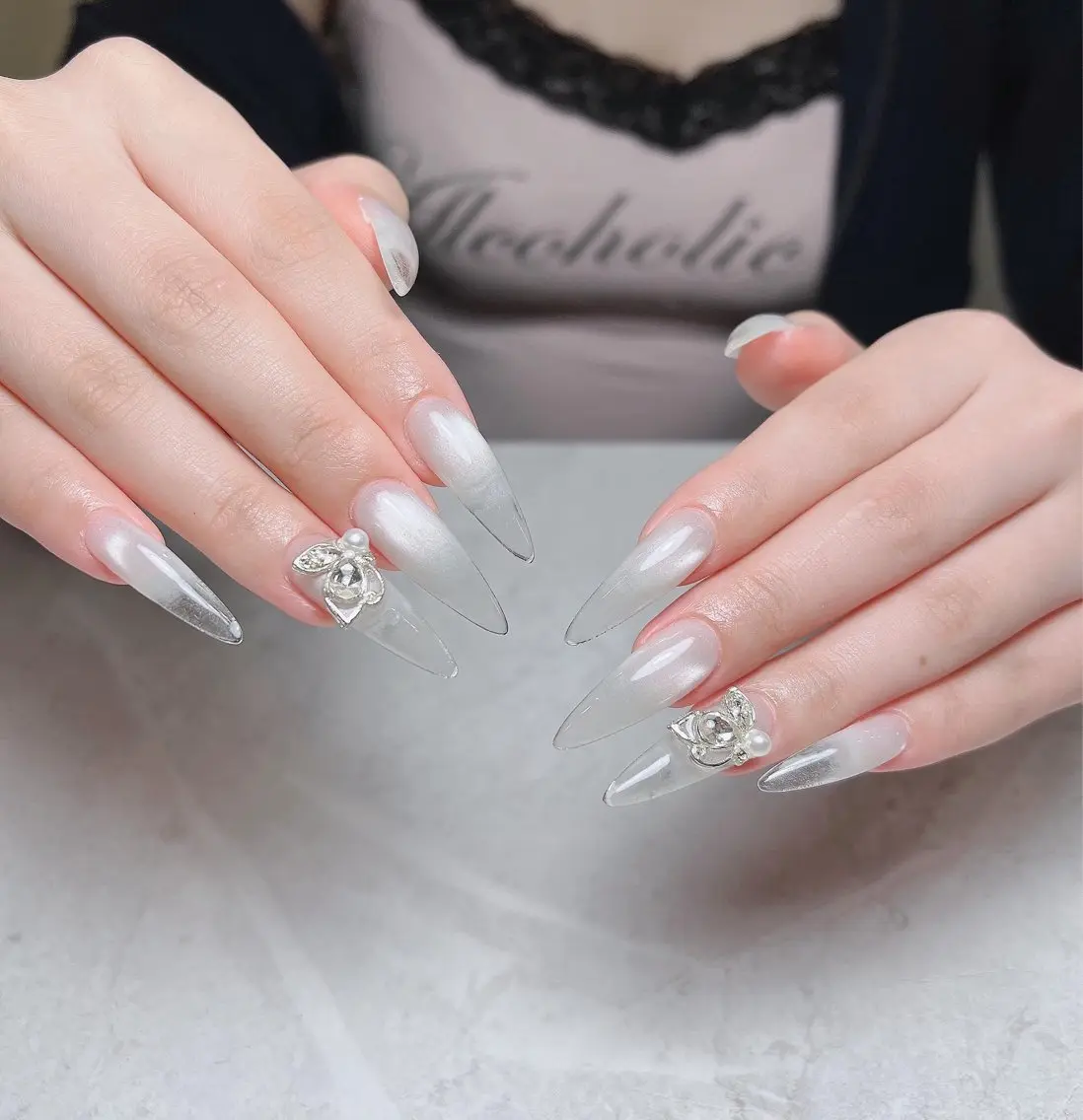 ネイル オーロラネイル ボルドー ブラウン 氷ネイル・うるうるネイル キラキラネイル ハンドネイル Sora  Nail 長さ出し専門店のネイルデザイン