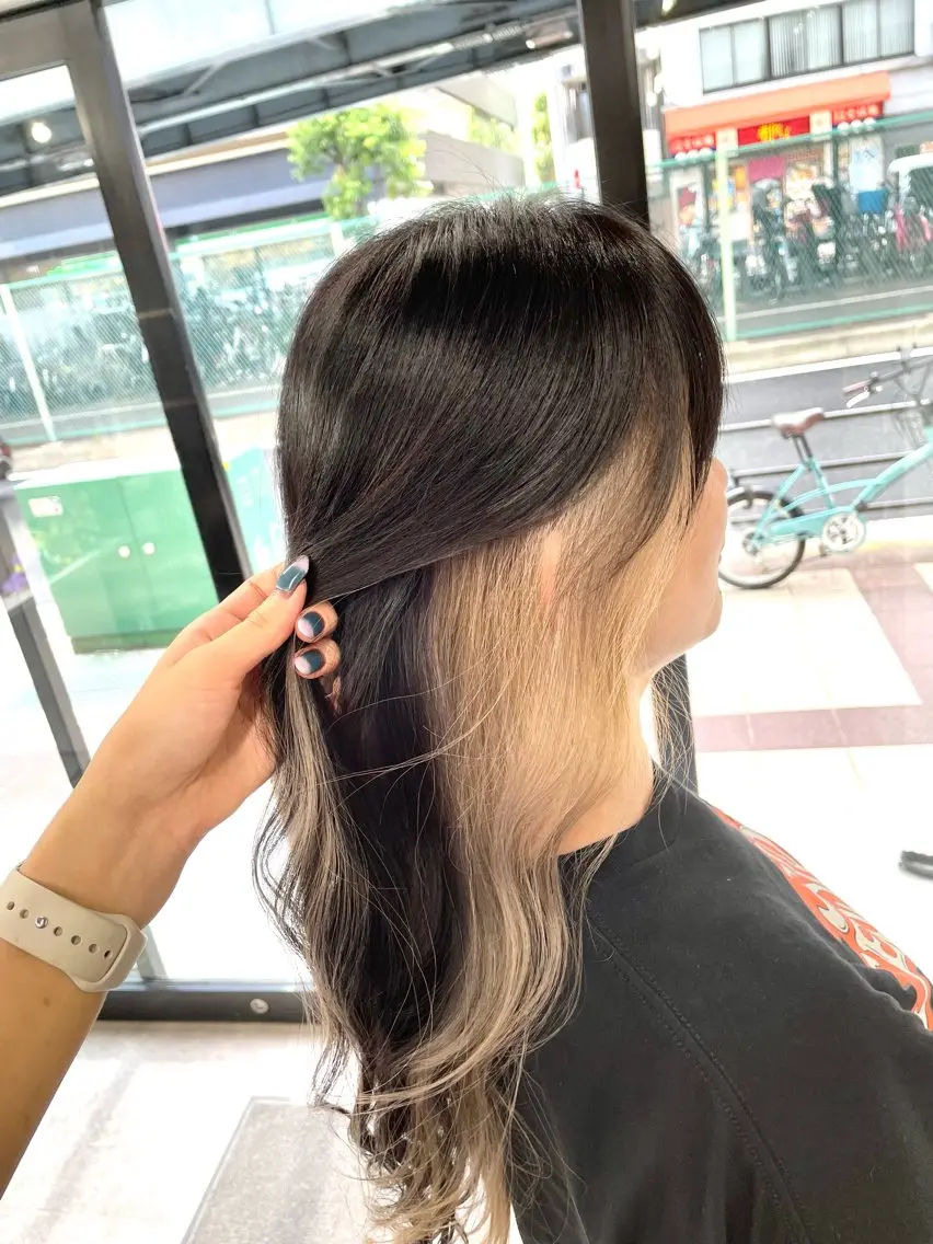 ロング カラー インナーカラー 🩵ハイトーン/ レイヤーYUZU🩵のヘアスタイル