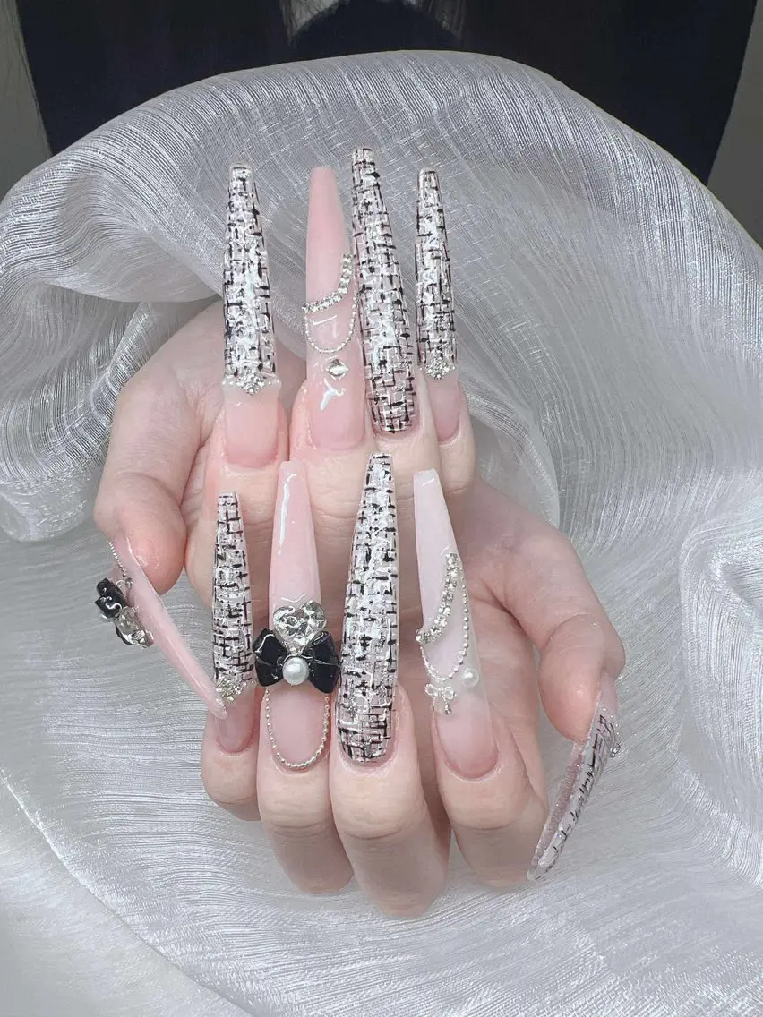ネイル 長さ出し グラデーション 卒業式 キラキラネイル マグネットネイル ハンドネイル Lee Nailsのネイルデザイン