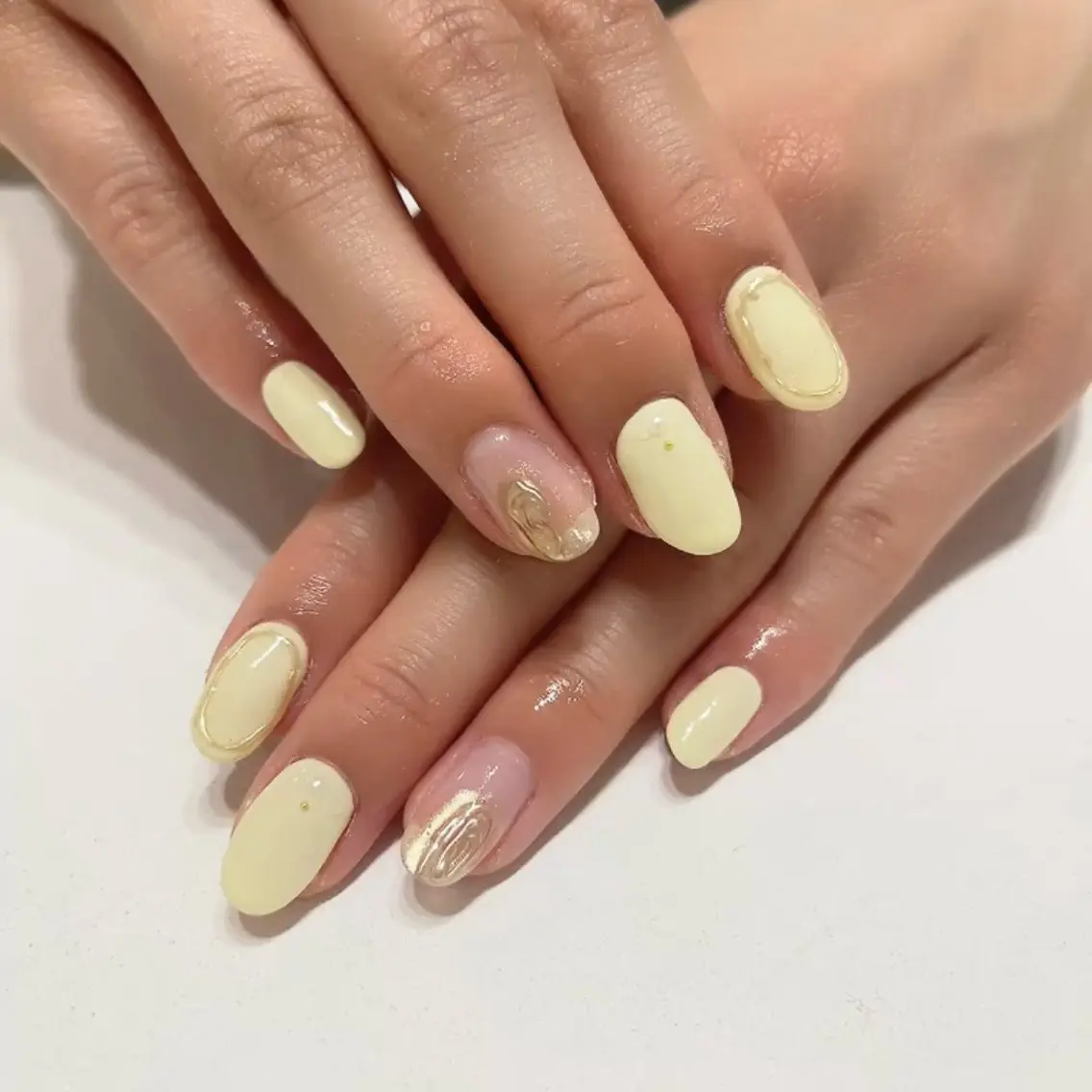 ネイル ジェルネイル ラメ(グリッター) ミラーネイル ニュアンスネイル オフィスネイル kiu nailsalonのネイルデザイン