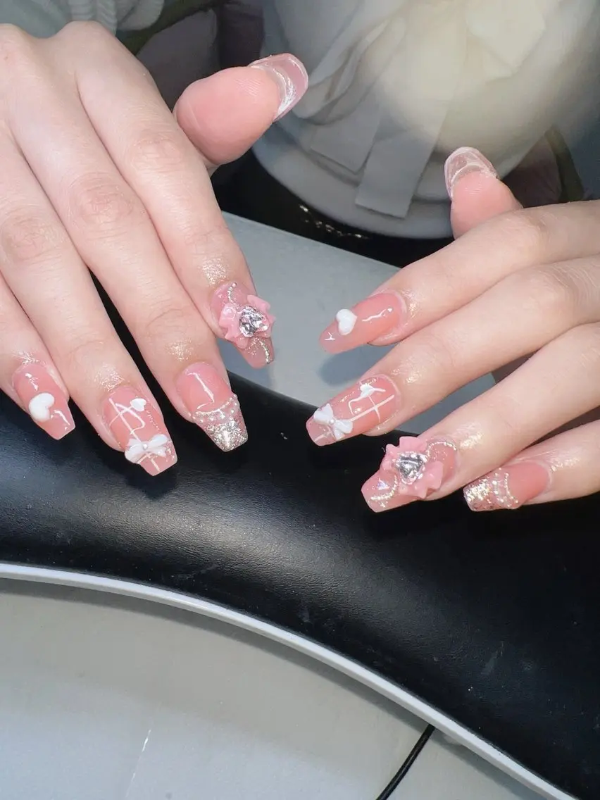 ネイル オーロラネイル チークネイル 長さ出し フットネイル フレンチネイル ハンドネイル Lee Nailsのネイルデザイン