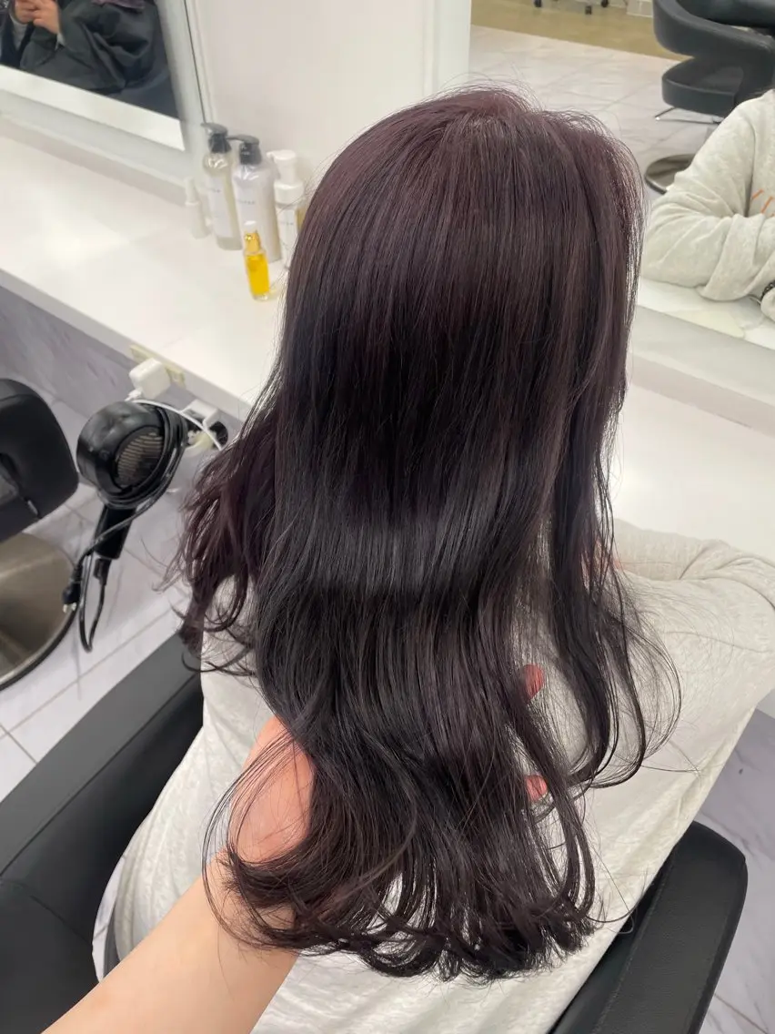 セミロング カラー 抜け感レイヤー︴ ニュアンスカラーのヘアスタイル