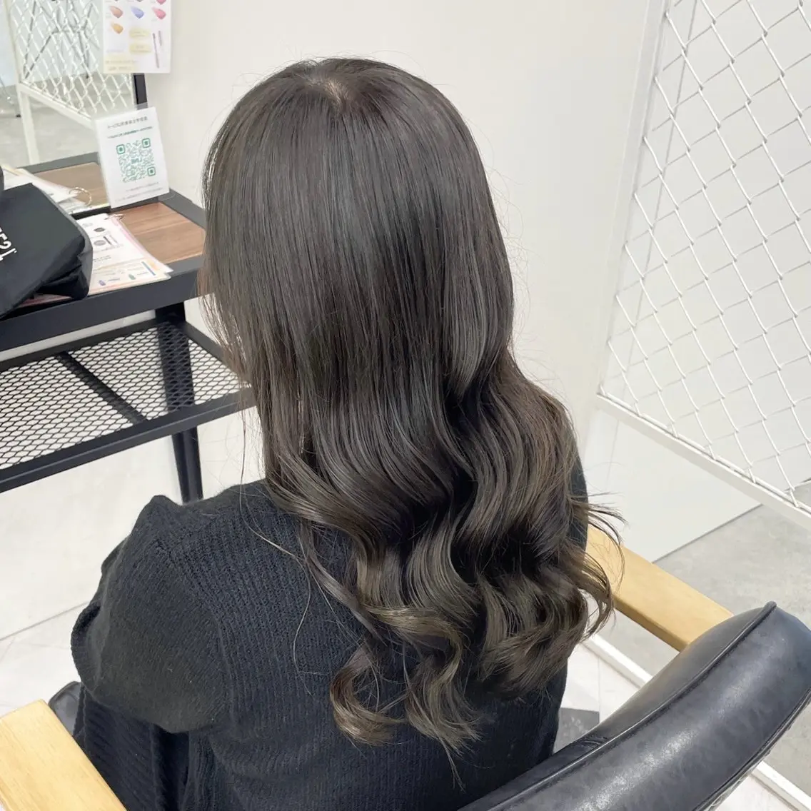 ロング カラー パーマ ヘアアレンジ メンズ グレージュ オリーブグレージュ オリーブグレー トリートメント mona/ ストレートスタイル✨のヘアスタイル