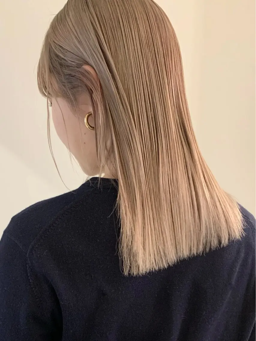 セミロング カラー ベージュカラー ホワイトベージュ ヘアカラー 落合希 Olivebeigeのヘアスタイル