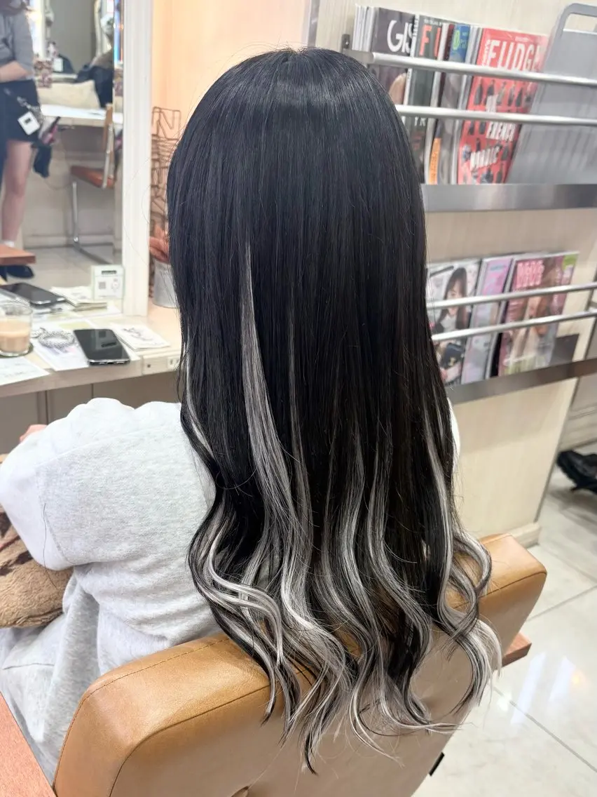 ロング カラー シールエクステ エクステ エクステ ハイトーンカラー シールエクステのヘアスタイル