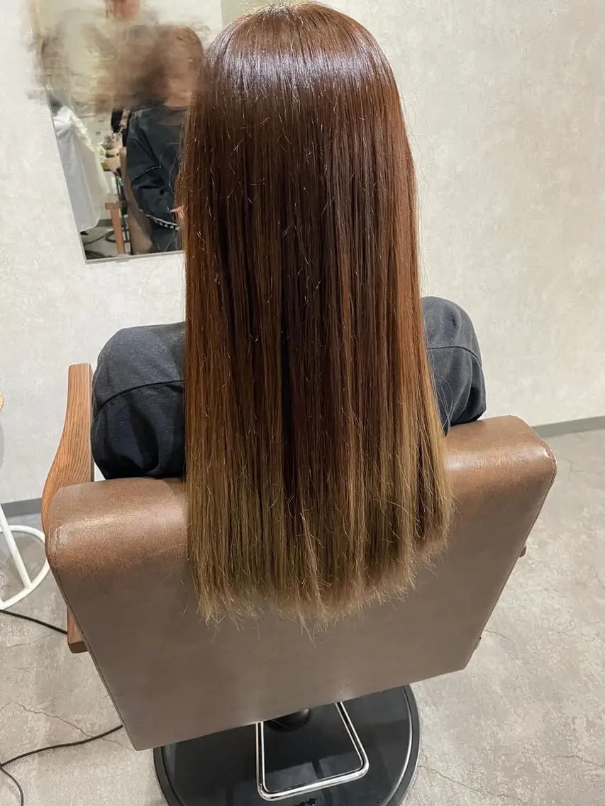 カラー Bish Yanaのヘアスタイル