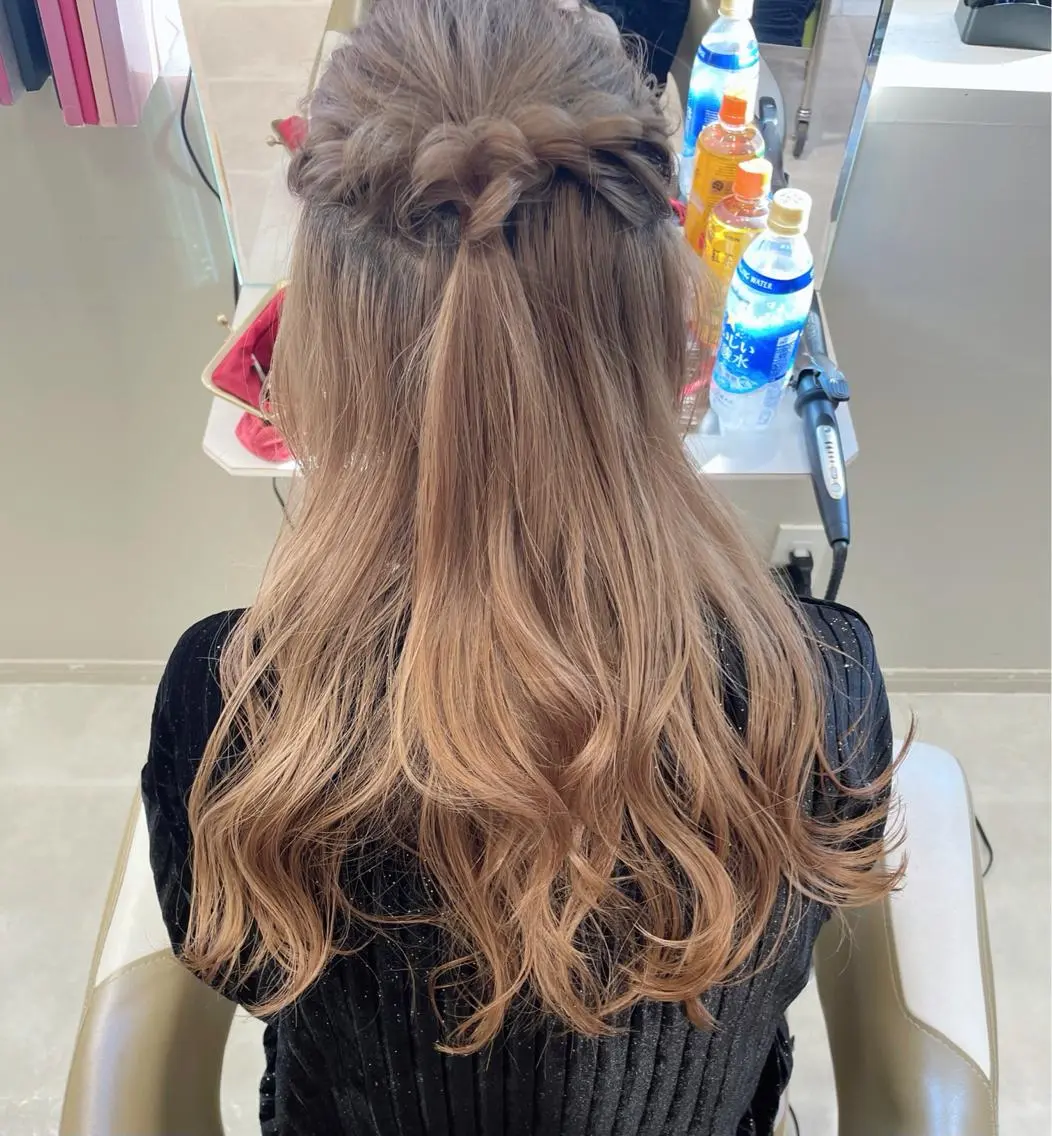 ロング 近野 美月のヘアスタイル