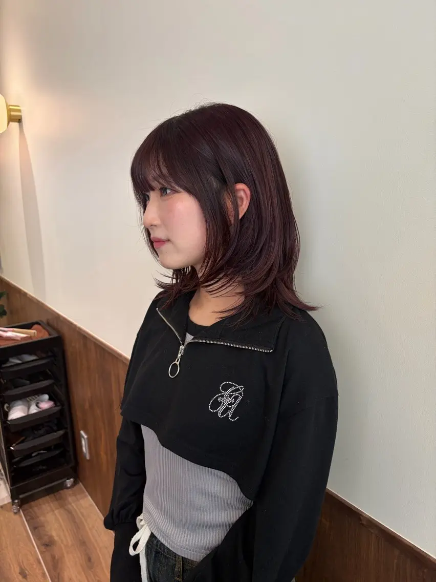 セミロング イワサキ リカのヘアスタイル