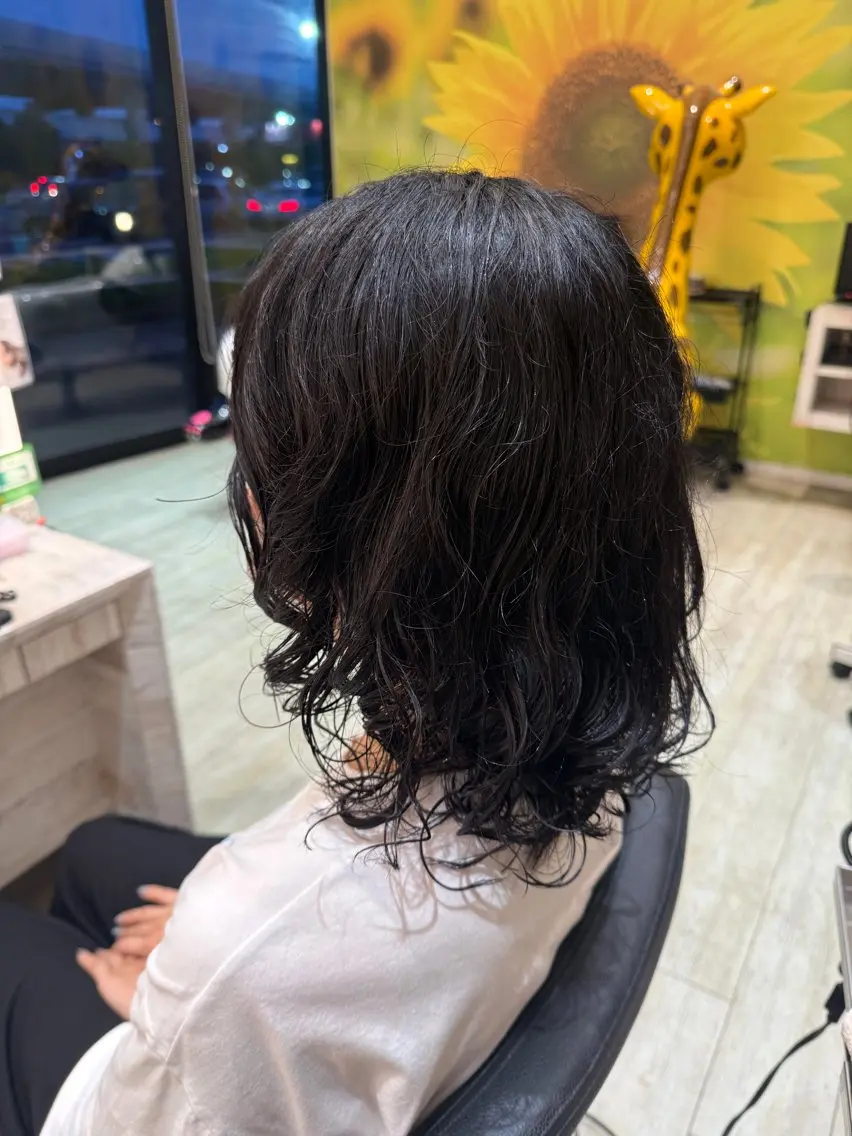 ミディアム パーマ カット パーマ NYNY四條畷 嶌野衣純のヘアスタイル