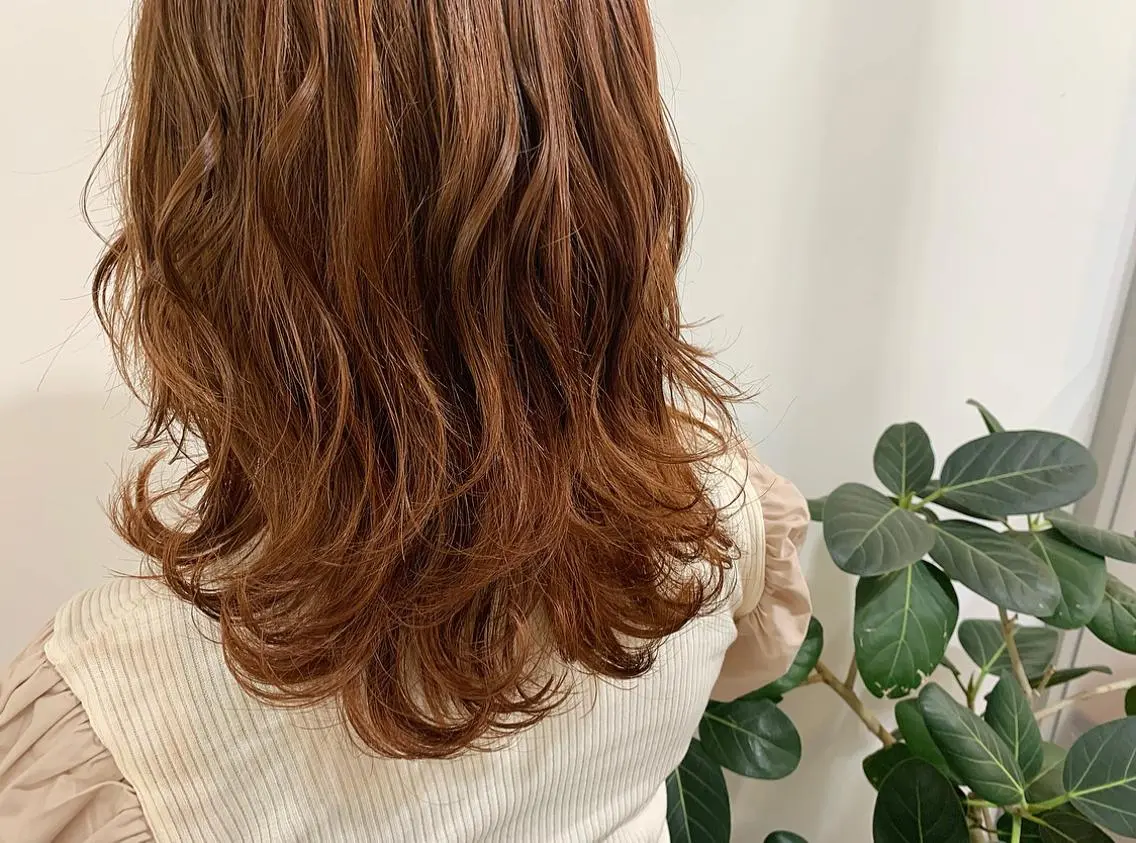 ミディアム カラー ベージュカラー オレンジ オレンジベージュ カット パーマ たかいわ みきのヘアスタイル