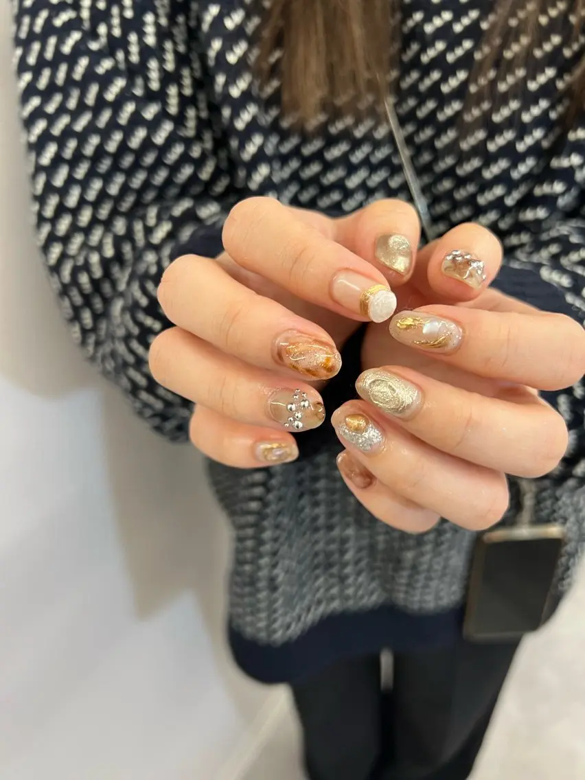 ネイル フレンチネイル ジェルネイル ゴールド マグネットネイル ニュアンスネイル ハンドネイル ハンドケア Bana_ Nailのネイルデザイン