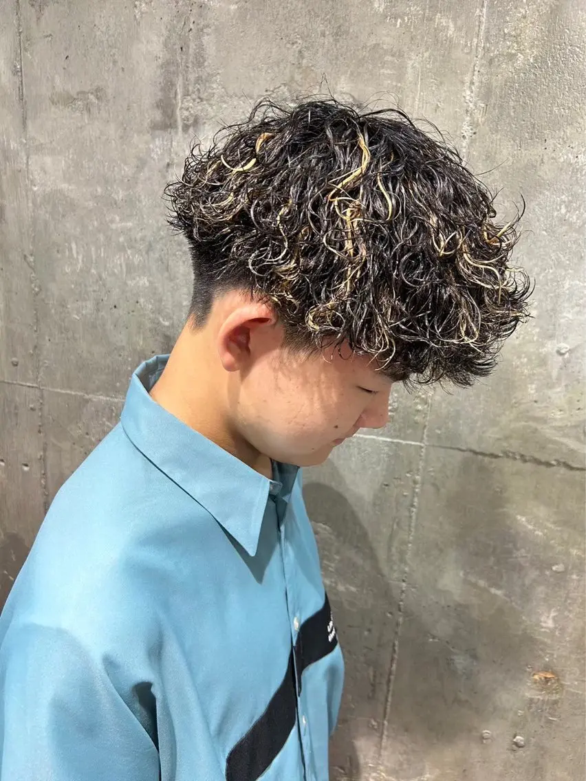 カラー パーマ メンズ メンズメッシュ メンズパーマ 波巻きパーマ メッシュ メンズ専門 Ryukiのヘアスタイル