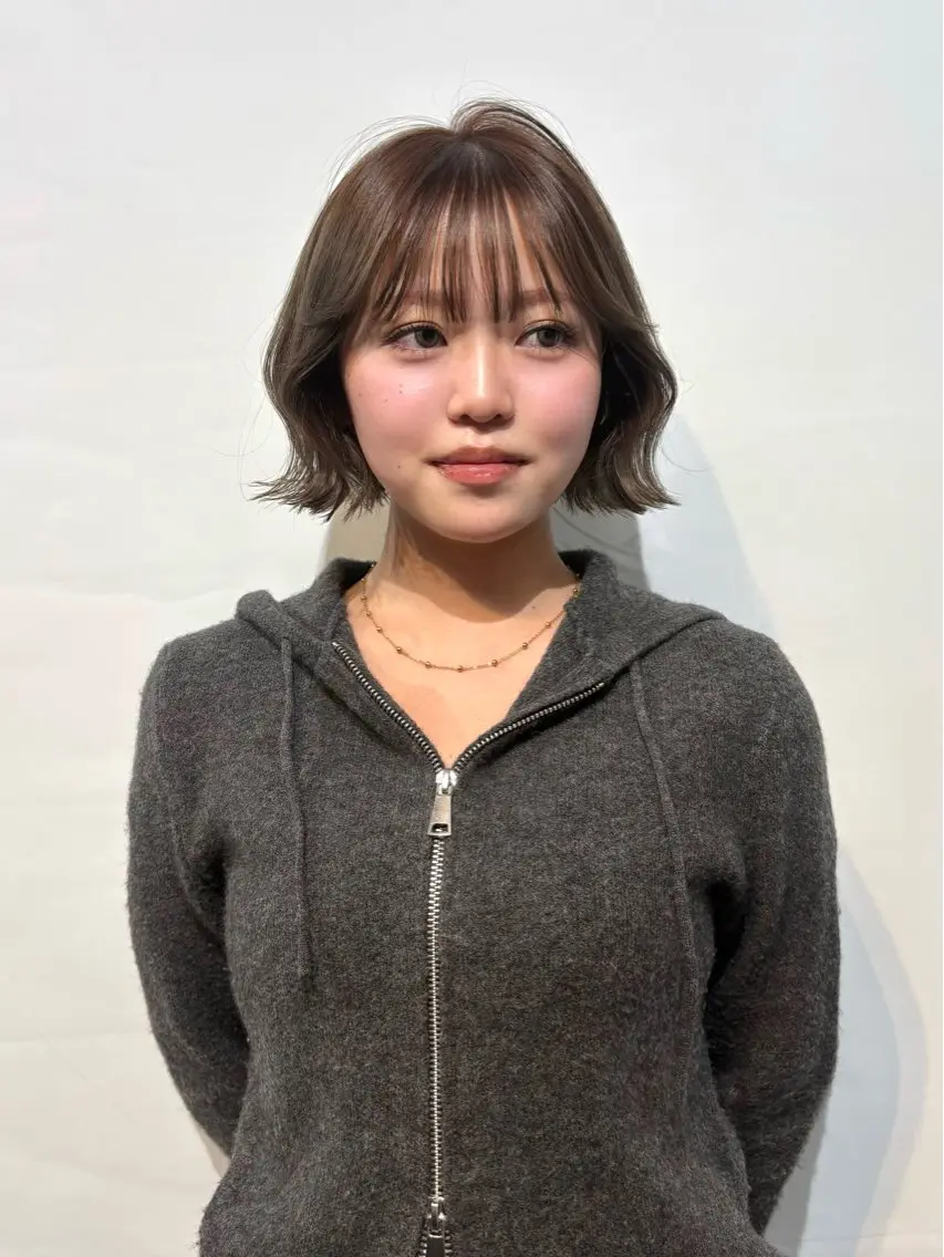ショート カラー 透明感カラー オリーブカラー ボブ 顔周りカット フェミニン/ 透明感カラー/ナツミのヘアスタイル