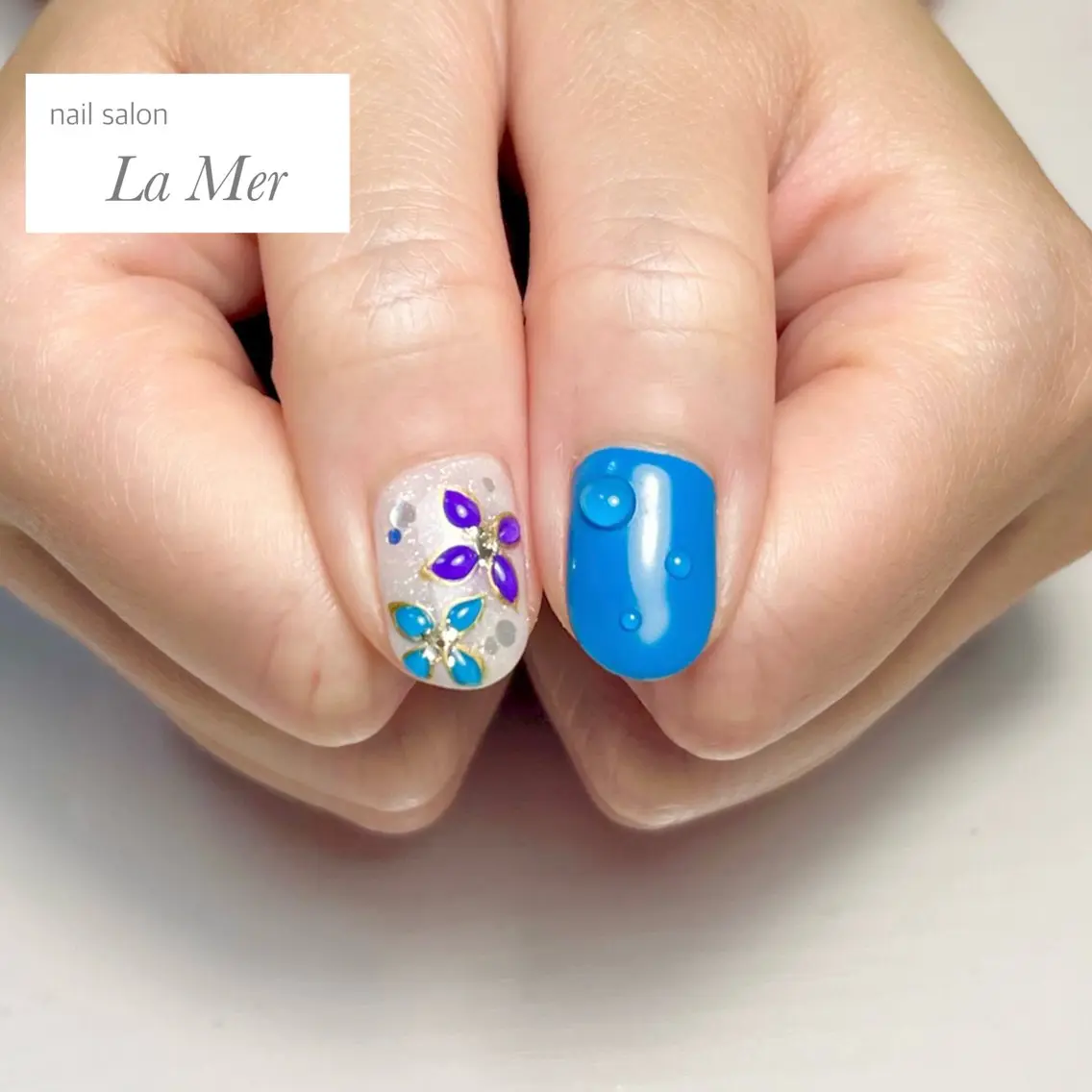 ネイル ブルー フラッシュネイル フラワーネイル 持ち込み ぷっくりネイル nailsalon La Merのネイルデザイン