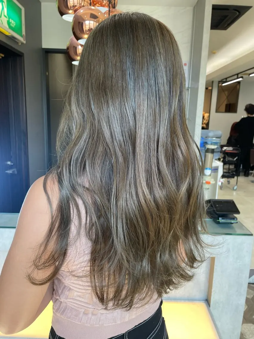 セミロング AIRI layer cut hairのヘアスタイル