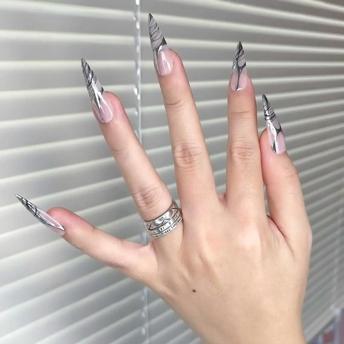 ネイル アートネイル チークネイル 氷ネイル・うるうるネイル 韓国ネイル マグネットネイル ハンドネイル NAILS168 新大久保店のネイルデザイン