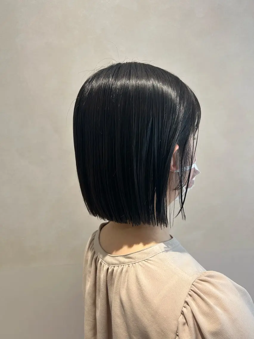 ショート 切りっぱなしボブ ボブ カット SALOWIN栄 三丁目 木戸里実のヘアスタイル